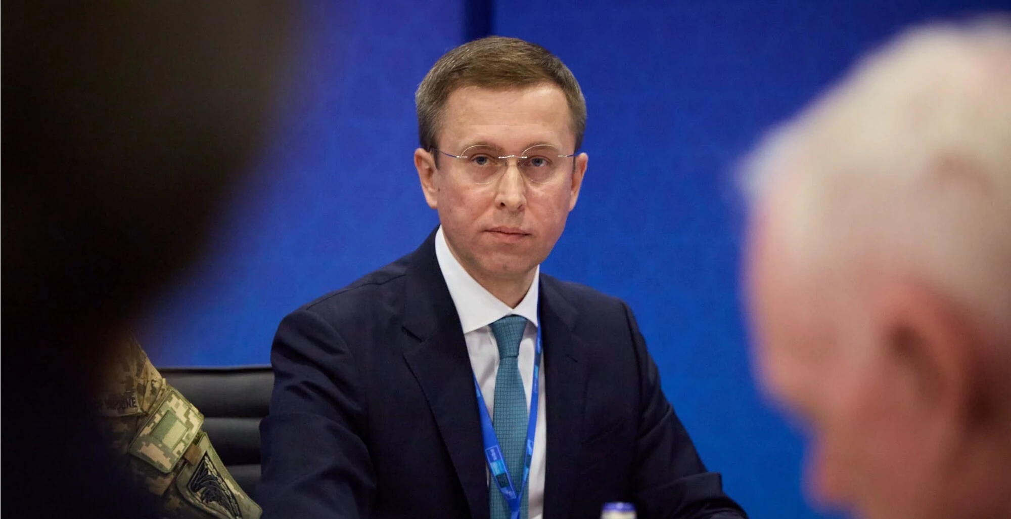 Кабмін відсторонив Гладищенка з наглядової ради Сенс Банку у день обшуків НАБУ