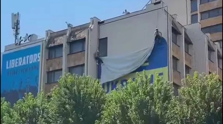 Що зафіксовано в Приштині після зняття синьо-жовтого банера 9 серпня