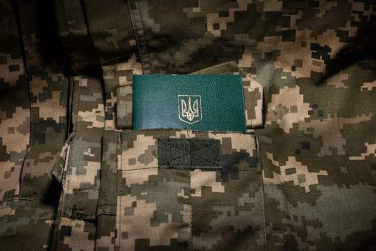 У Дніпрі єдиного піклувальника 17-річної сироти відправили на полігон — що відомо