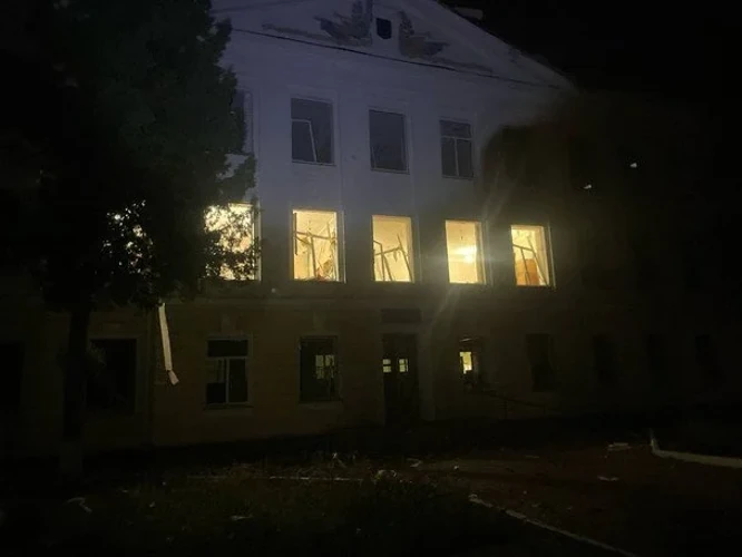 Пошкоджені внаслідок нічної атаки безпілотників об'єкти інфраструктури у Конотопі