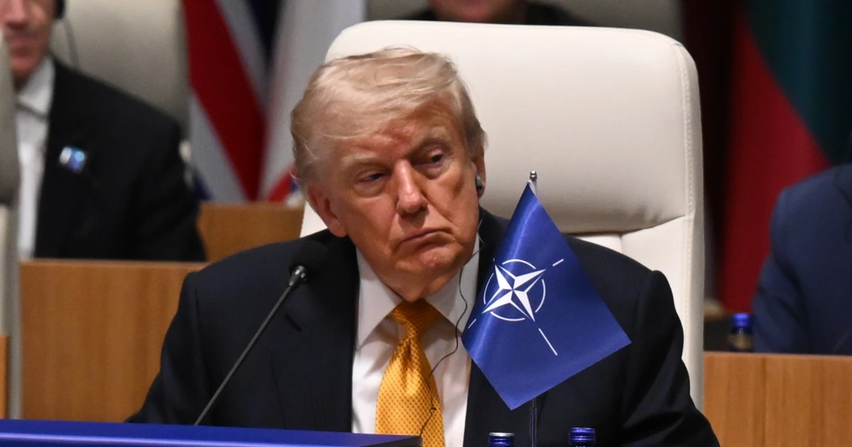 Дональд Трамп підписує законопроєкт про санкції проти РФ та Ірану
